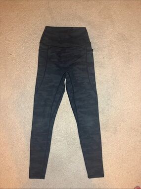 High-Waist Camo Leggings - Black